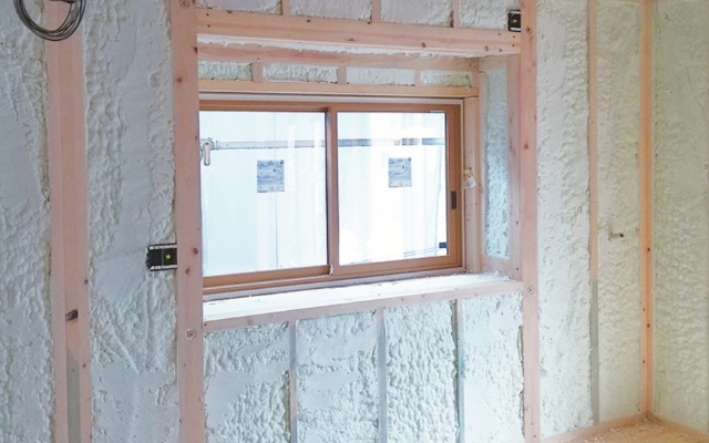 コウヨウの吹付けウレタン断熱材：壁